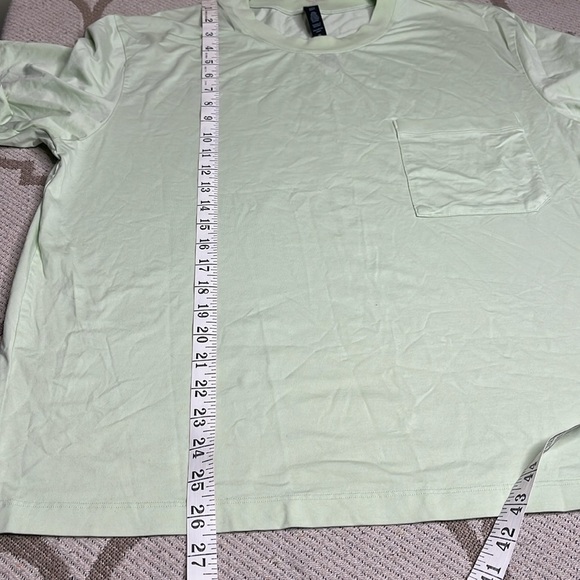 lululemon men’s Fundamental Oversized pocket T-Shirt Kohlrabi Green - Picture 4 of 11